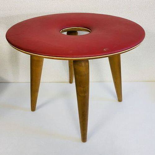天童木工の赤い椅子